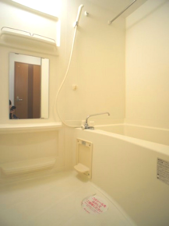 バス・シャワールーム　浴室換気乾燥機が付いています♪