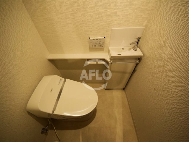 トイレ　JASPER御堂筋本町　温水洗浄便座