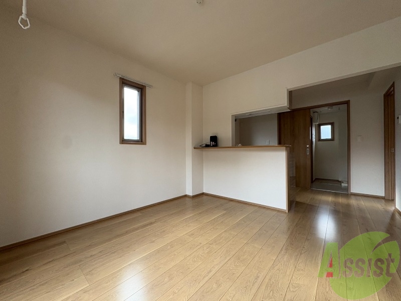 居室・リビング　きれいなＬＤＫが広がっていて居心地が良さそうですね。