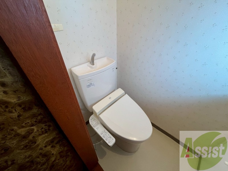 トイレ　こちらはトイレです。清潔感があり、安心して使用できます。