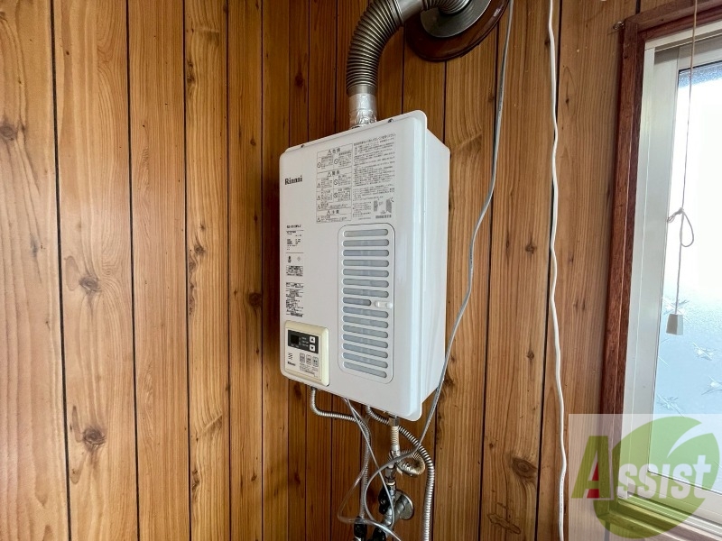 その他設備　給湯器は簡単操作で温度調整ができますよ。