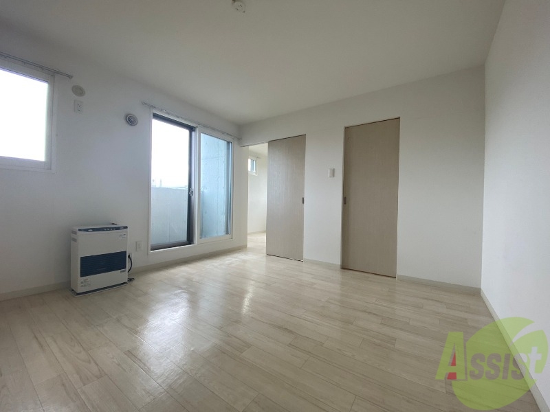 居室・リビング　広くてキレイなお部屋が広がっていて、充実した生活が送れそう。
