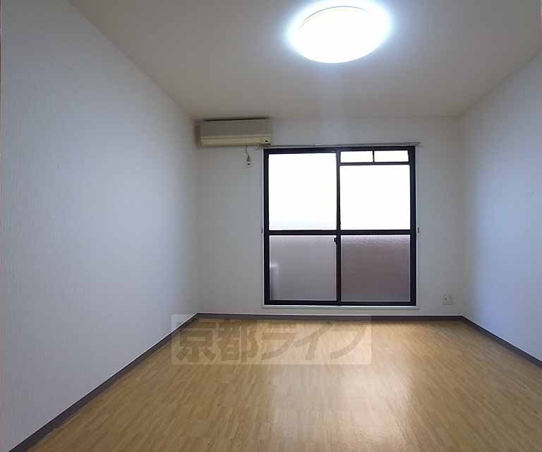 居室・リビング　東向きのお部屋です。