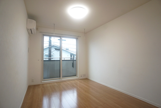 居室・リビング　自由に家具を配置できる広々としたリビングダイニングです♪