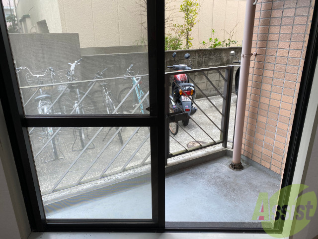 バルコニー　バルコニーはこちらです。十分な広さがございますね