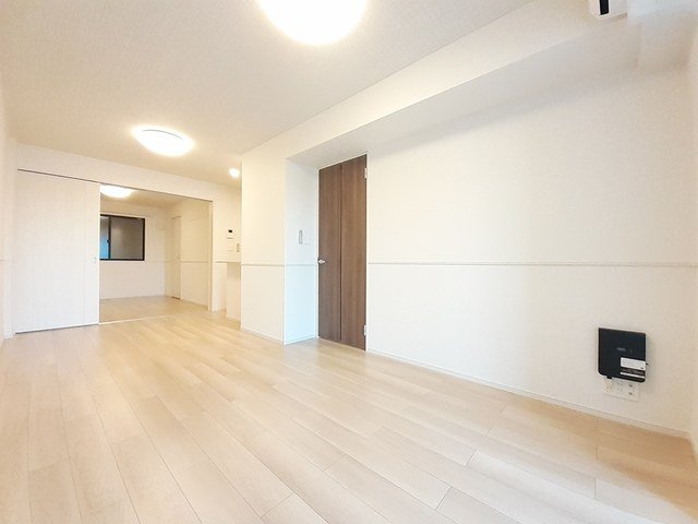 居室・リビング　こちらの居間で趣味の時間をお楽しみください