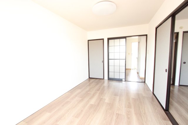 居室・リビング　【撮影前】同アパートの写真にてご紹介しております。アクセント