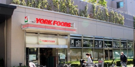 スーパー　ヨークフーズ 新宿富久店（スーパー）まで304m