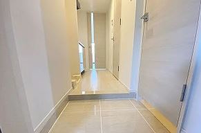 玄関　（別タイプ参考写真）S-RESIDENCE王子Tercera