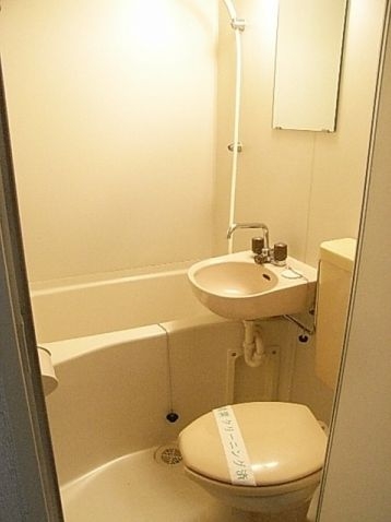 バス・シャワールーム　綺麗なな浴室で快適にお使いいただけます。