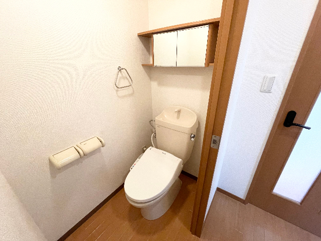 トイレ　温水洗浄便座付きのトイレ