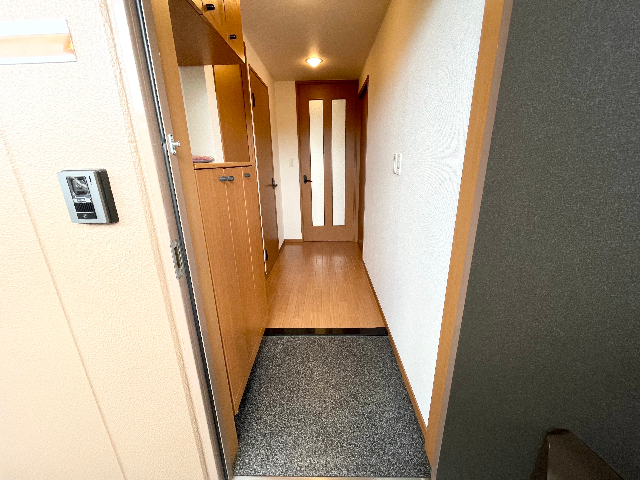 玄関　下駄箱のある玄関。