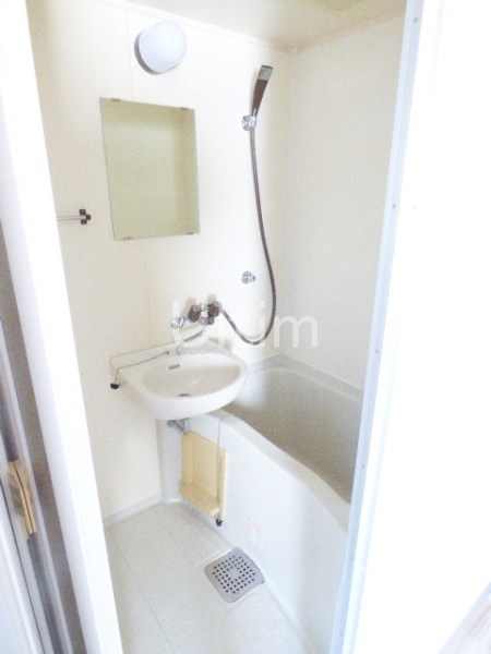 バス・シャワールーム　別部屋の写真です。