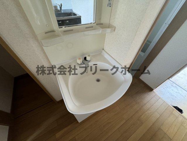 洗面設備　別部屋参考写真です。