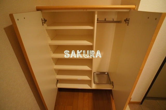 玄関　便利なカウンター型シューズボックス♪