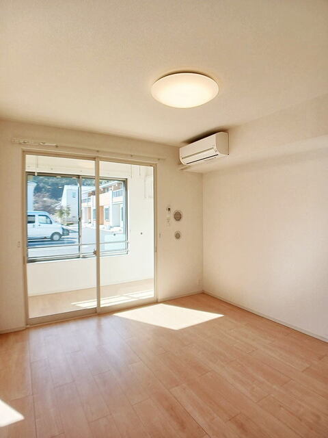 居室・リビング　※写真は同シリーズ類似物件を含む為現況優先とさせて頂きます