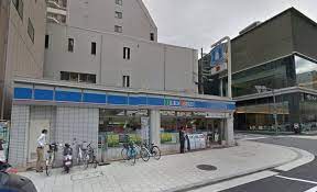 コンビニ　ローソン 和泉町店（コンビニ）まで607m