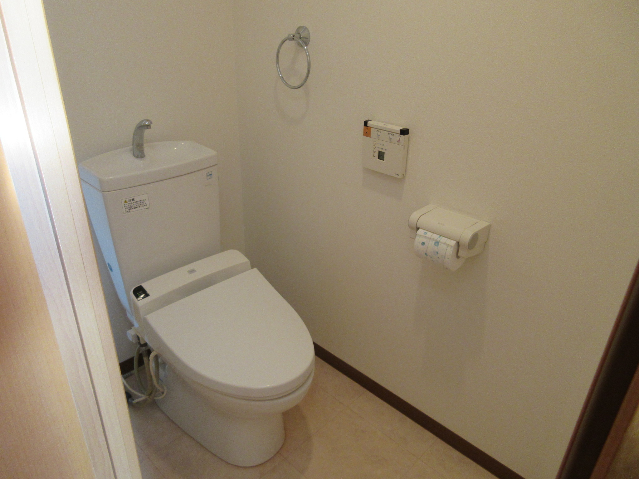 トイレ　温水洗浄暖房便座