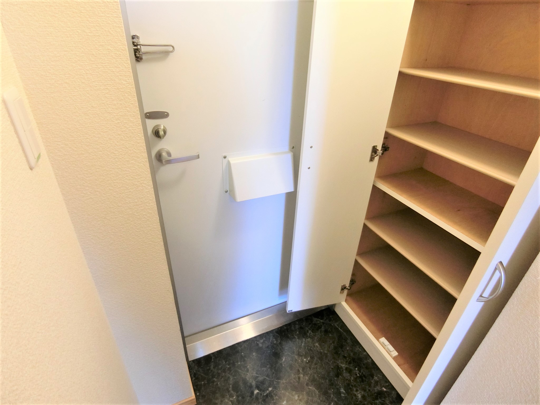 玄関　シューズボックス完備です☆