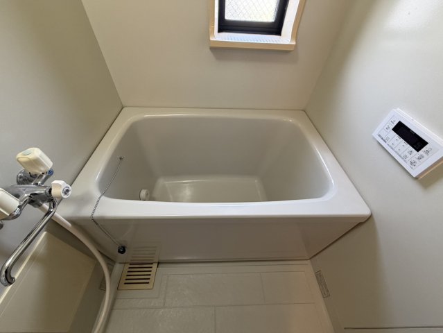 バス・シャワールーム　コンパクトで使いやすいお風呂です