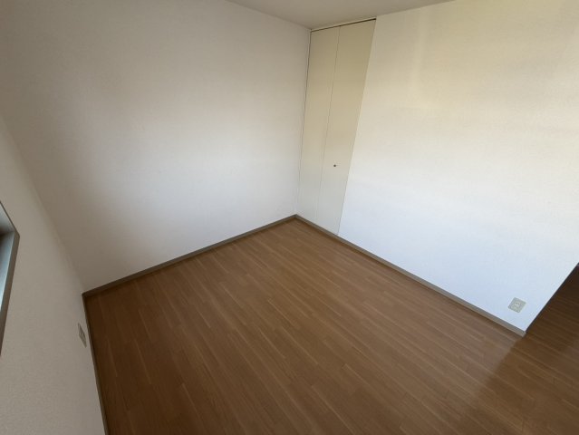 その他部屋・スペース　開放的な寝室です