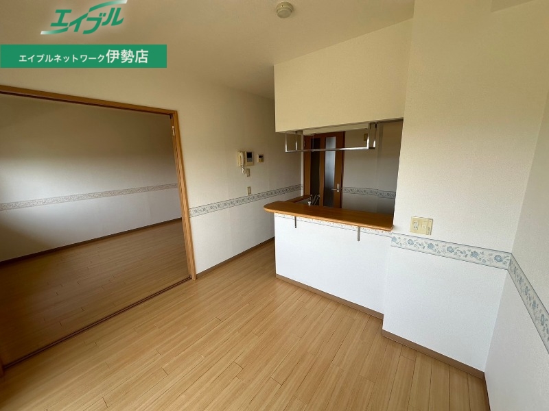 居室・リビング　同物件別室写真