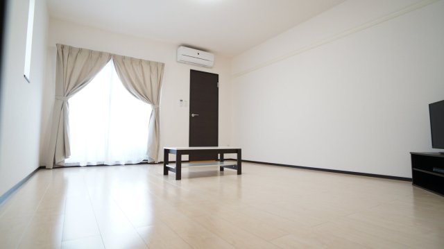 居室・リビング　収納も完備！リビングを広く使えます。