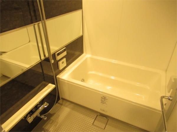 バス・シャワールーム　ゆったり過ごせるお風呂です