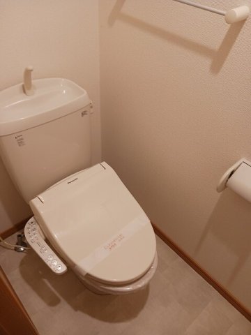 トイレ　清潔感のあるトイレです