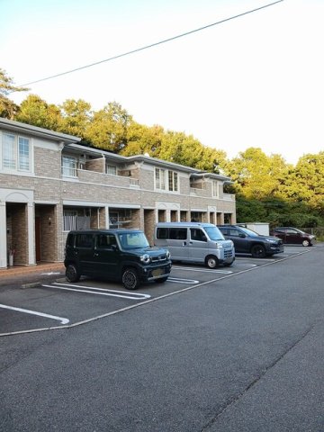 駐車場　駐車場があるので、車を買う予定の方も安心です