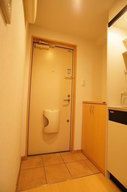 玄関　☆大きめの下駄箱ございます