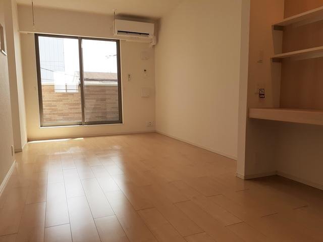 居室・リビング　こちらのリビングで趣味の時間をお楽しみください