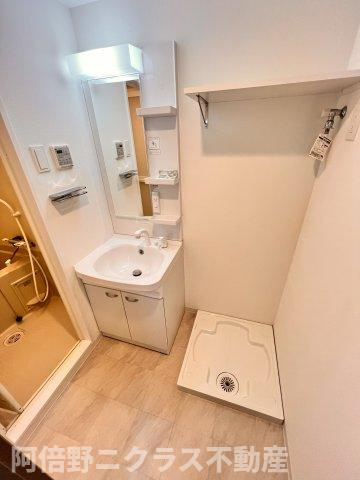 洗面設備　内装は別部屋の参考写真です。