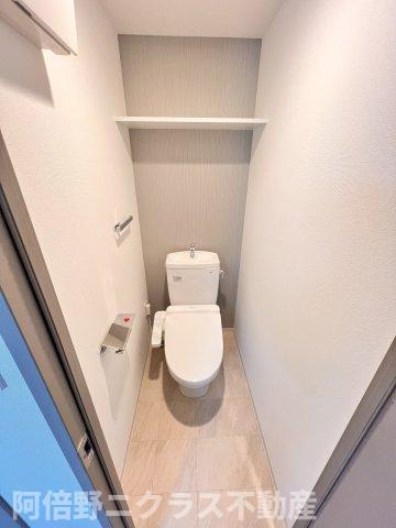 トイレ　内装は別部屋の参考写真です。