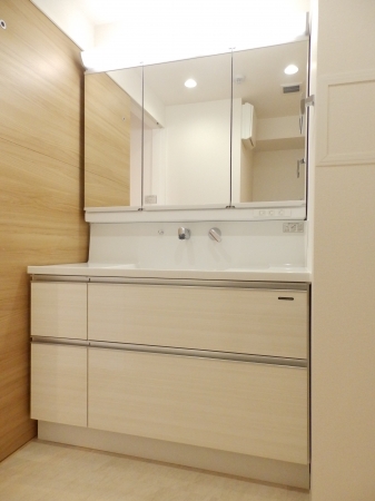 洗面設備　広い洗面スペース