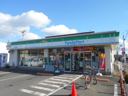 コンビニ　ファミリーマート福山春日店（コンビニ）まで96m