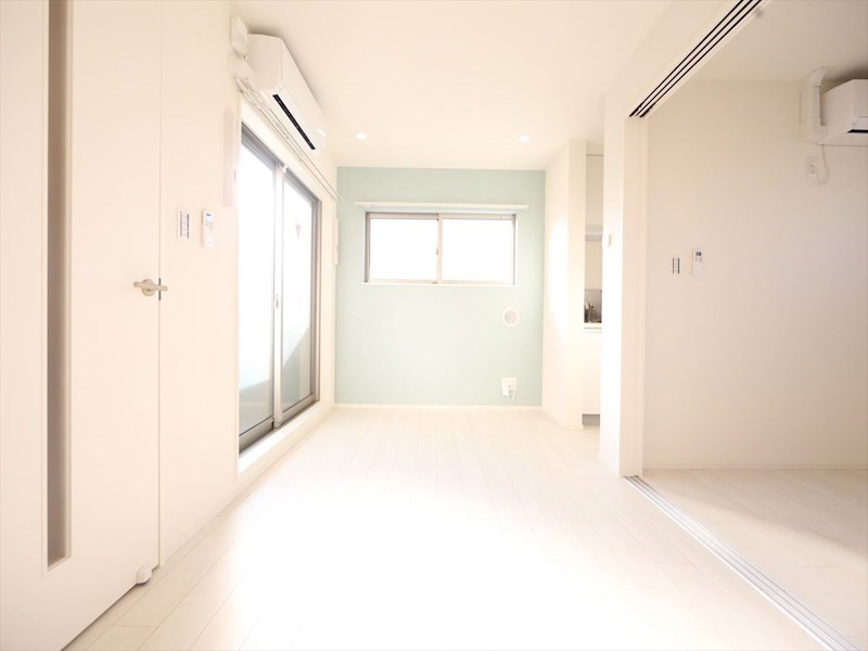 居室・リビング　ＬＤＫ9.6帖　エアコン完備　バルコニー　同仕様写真