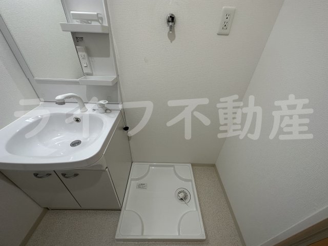 洗面設備　明るい洗面所です