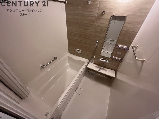 バス・シャワールーム　浴室乾燥・追い炊き機能付き♪