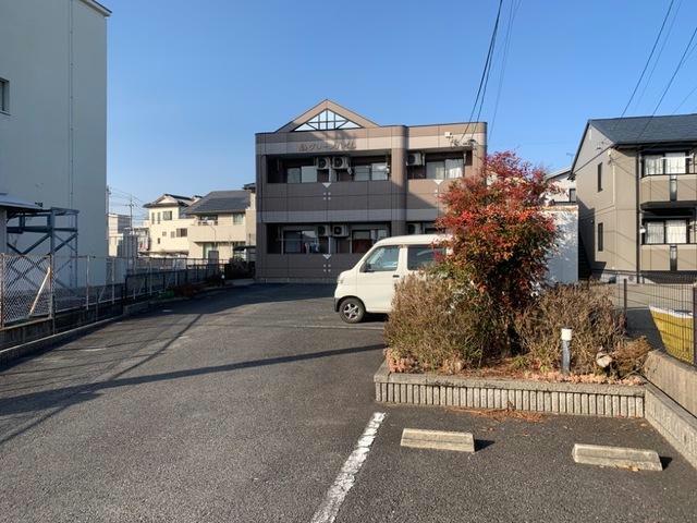 建物外観　駐車場