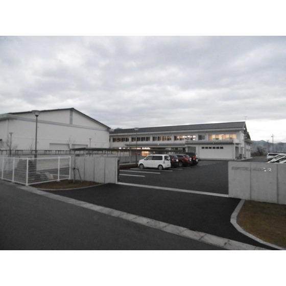 中学校　長野市立篠ノ井東中学校（中学校）まで1374m