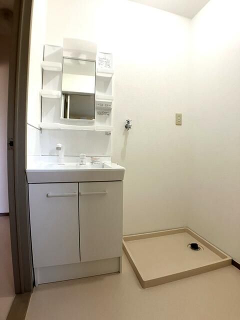 洗面設備　写真は別の部屋のものです。