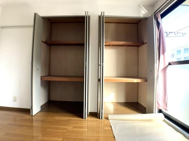 収納　写真は別の部屋のものです。