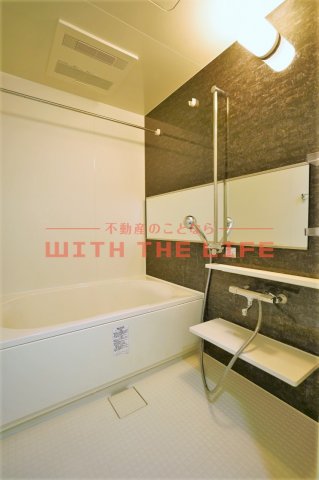 バス・シャワールーム　コンパクトで使いやすいお風呂です