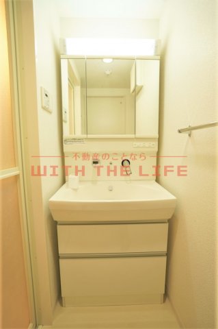 洗面設備　独立洗面台、朝の身支度には欠かせません