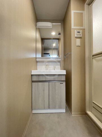 洗面設備　ラグゼナなんば南　独立洗面化粧台