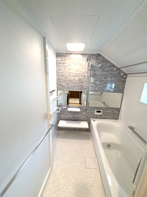 バス・シャワールーム　広々としたお風呂で疲れを癒しましょう♪