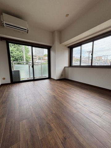 居室・リビング　こちらのリビングで趣味の時間をお楽しみください