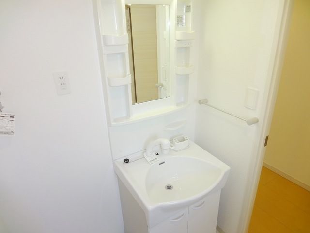 洗面設備　★広々した独立洗面台付です★