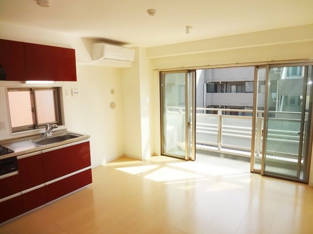 居室・リビング　★ＬＤＫ１０．５帖で日当り良好です★